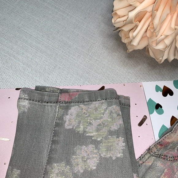 Mossimo Supply Co.’ Floral Skinny Jeans - Picture 6 of 10